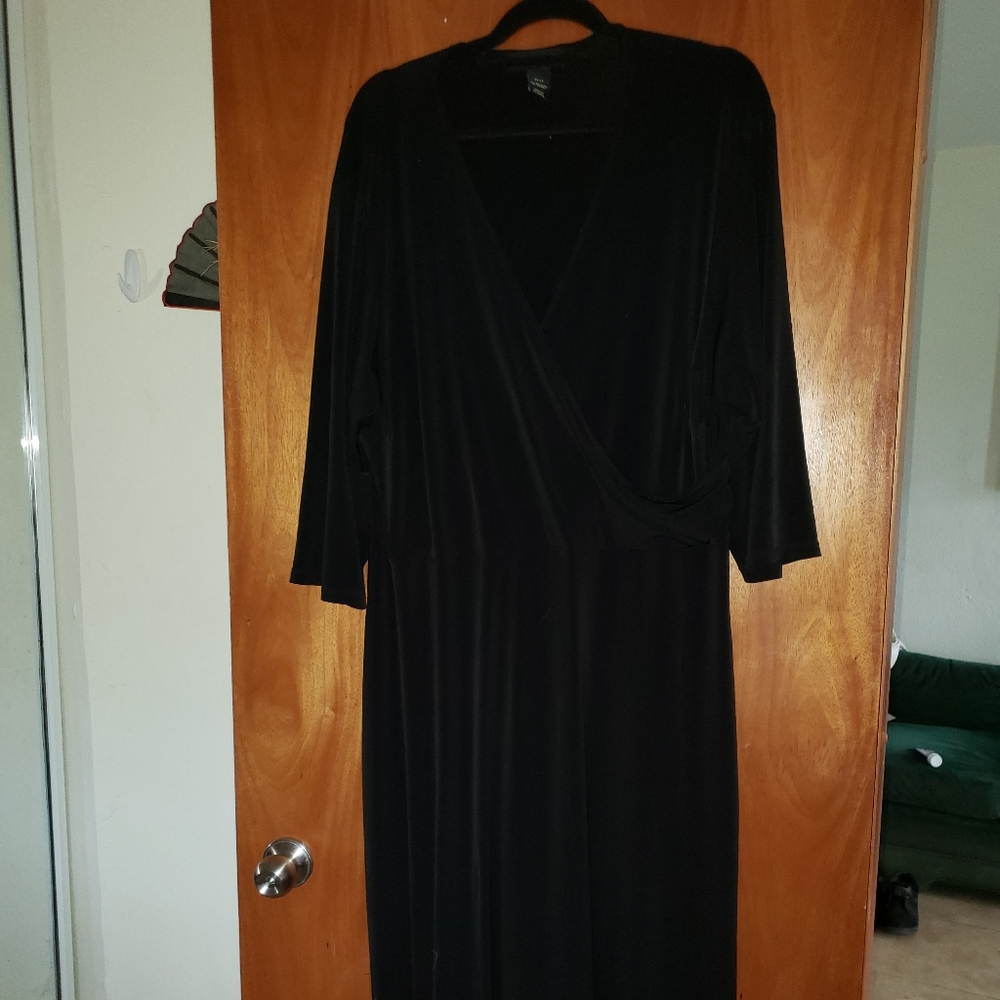 Plus size black dress